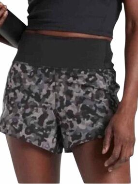 ATHLETA Running Free 3.5" Athletic Print Short MEDIUM Black Camo EUC!